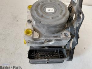 Bloc ABS d'un Audi A3 Limousine (8VS/8VM) 2.0 TFSI 16V Quattro 2013