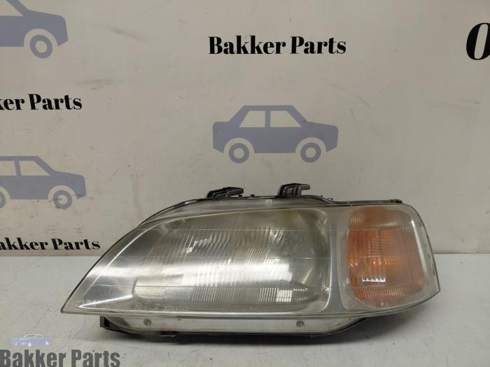 Używane Reflektor lewy Honda Civic Aerodeck (MB/MC) 1.5i VTEC-E II 16V Cena € 30,00 Procedura marży oferowane przez Bakker Parts