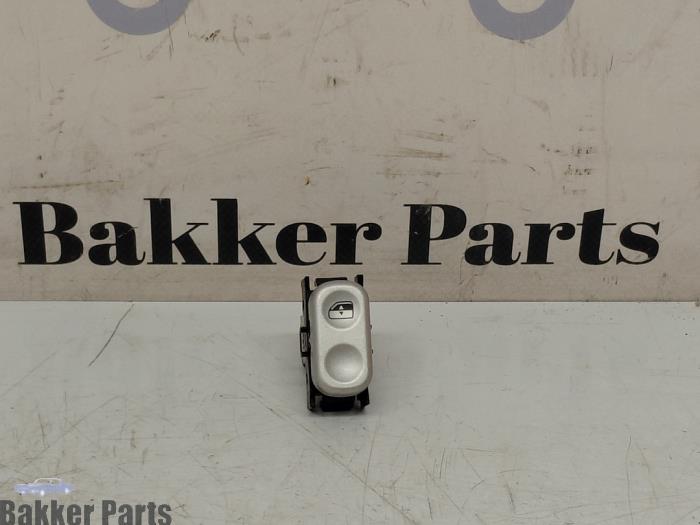 Usados Interruptor de ventanilla eléctrica Chrysler Crossfire 3.2 V6 18V Precio € 45,00 Norma de margen ofrecido por Bakker Parts