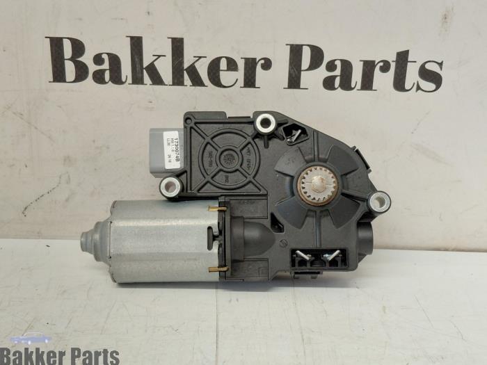 Używane Silnik szyberdachu Mercedes E Estate (S212) E-250 CGI 16V BlueEfficiency Cena € 80,00 Procedura marży oferowane przez Bakker Parts