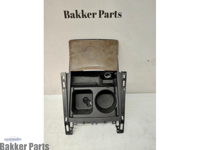 Begagnade Askkopp, fram Mercedes E Estate (S212) E-250 CGI 16V BlueEfficiency Pris € 50,00 Marginaltabell erbjuds av Bakker Parts