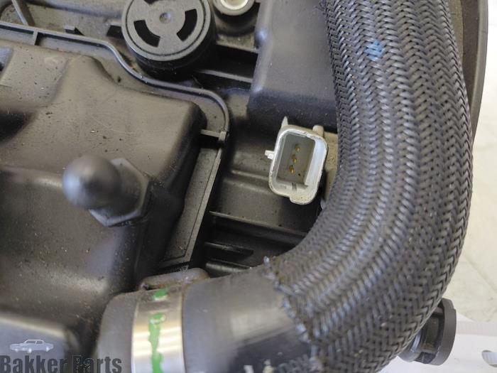 Ventildeckel van een Land Rover Range Rover Evoque (LVJ/LVS) 2.2 eD4 16V 5-drs. 2012