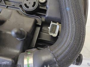 Ventildeckel van een Land Rover Range Rover Evoque (LVJ/LVS) 2.2 eD4 16V 5-drs. 2012