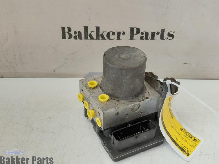 Begagnade ABS-pump Audi A4 Avant (B8) 1.8 TFSI 16V Pris € 125,00 Marginaltabell erbjuds av Bakker Parts