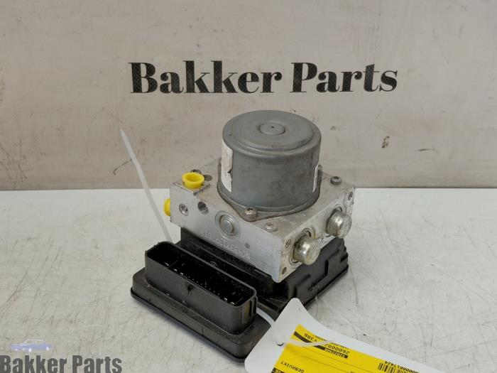 Usagé Pompe ABS Jeep Renegade (BU) 2.0 Mutlijet 140 16V 4x4 Prix € 375,00 Règlement à la marge proposé par Bakker Parts