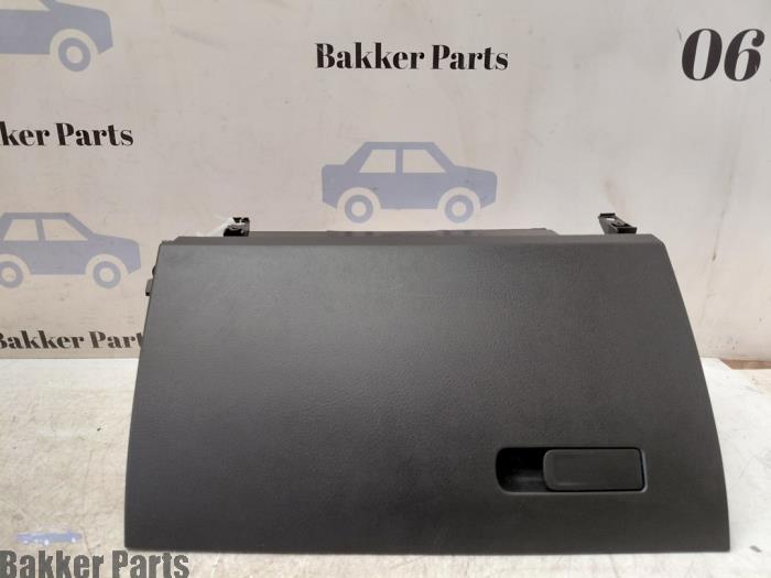 Begagnade Handskfack Mercedes CLA (118.3) 2.0 CLA-45 S AMG Turbo 16V 4-Matic+ Pris € 75,00 Marginaltabell erbjuds av Bakker Parts