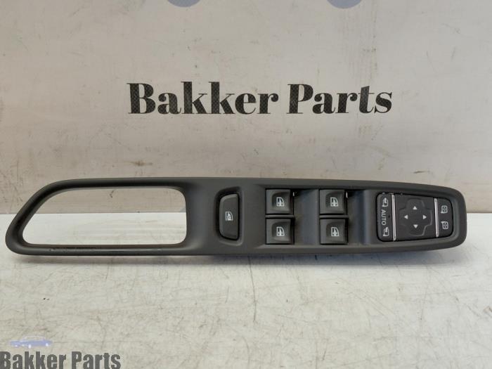 Usados Interruptor de ventanilla eléctrica Renault Captur I (2R) 0.9 Energy TCE 12V Precio € 75,00 Norma de margen ofrecido por Bakker Parts