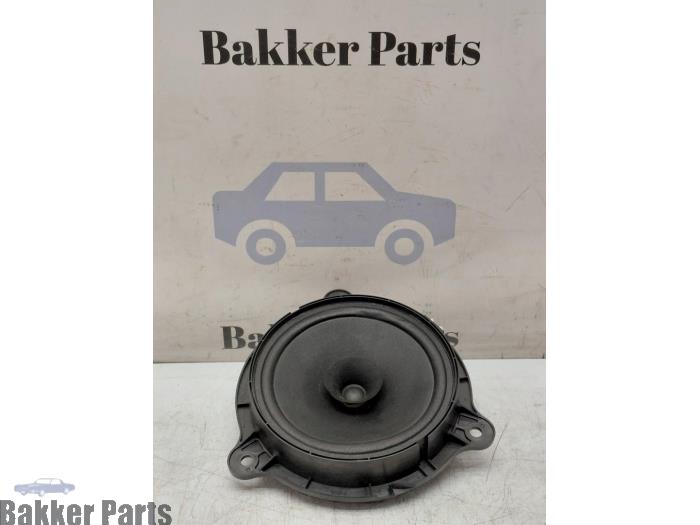 Używane Glosnik Renault Captur I (2R) 0.9 Energy TCE 12V Cena € 25,00 Procedura marży oferowane przez Bakker Parts