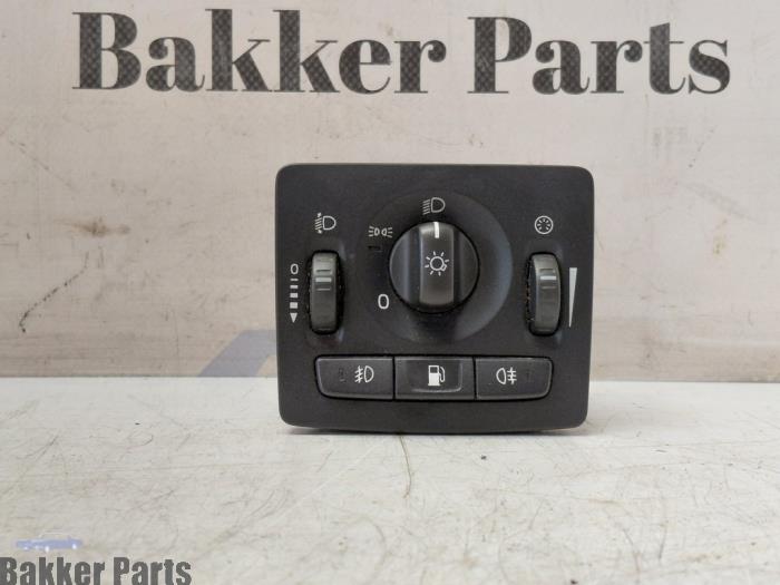 Używane Przelacznik swiatel Volvo V50 (MW) 2.4 20V Cena € 20,00 Procedura marży oferowane przez Bakker Parts