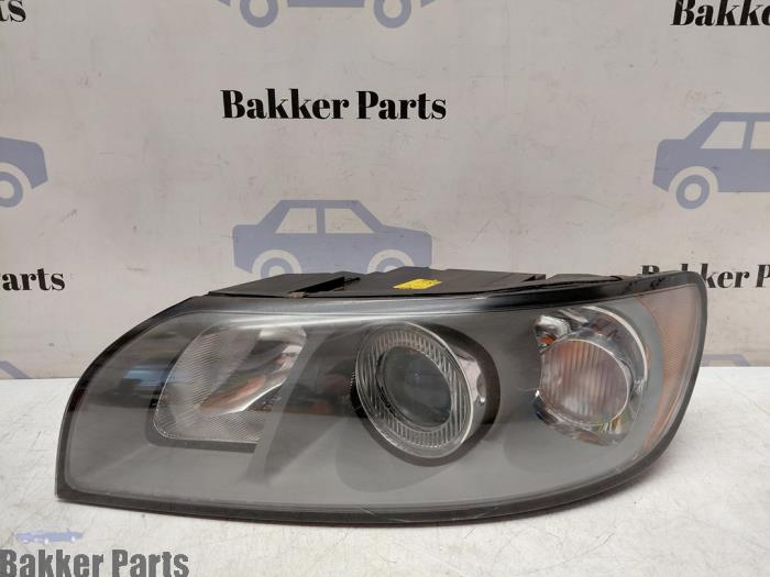 Używane Reflektor lewy Volvo V50 (MW) 2.4 20V Cena € 75,00 Procedura marży oferowane przez Bakker Parts