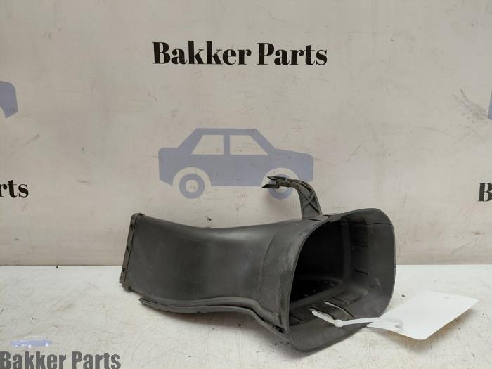 Brake cooling air duct