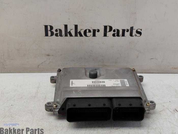 Used Engine management computer Volvo V50 (MW) 2.4 20V Price € 100,00 Margin scheme offered by Bakker Parts