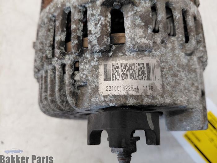 Dynamo van een Opel Movano 2.3 CDTi 16V FWD 2011