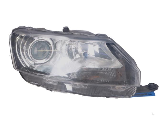 Używane Reflektor prawy Skoda Rapid Cena € 158,00 Z VAT oferowane przez Autorecycling Kempers (acceptatie)