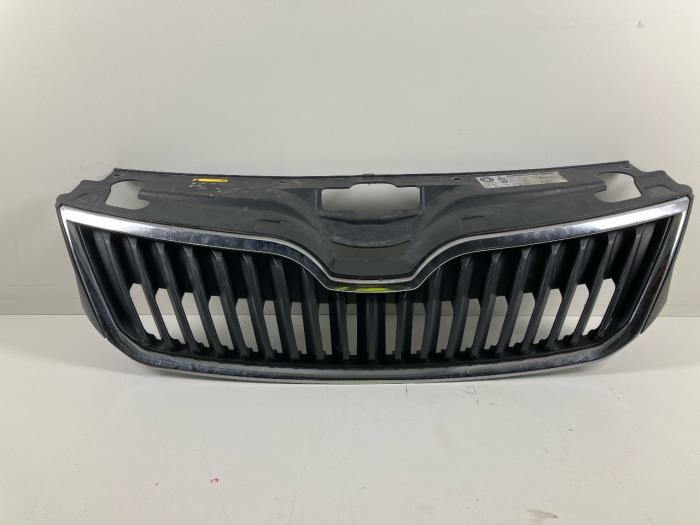 Używane Grill Skoda Rapid Cena € 135,01 Z VAT oferowane przez Autorecycling Kempers (acceptatie)