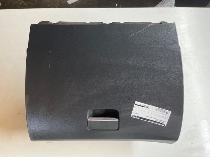 Begagnade Handskfack Mercedes B (W246/W242) 1.6 B-180 BlueEFFICIENCY Turbo 16V Pris € 29,99 Marginaltabell erbjuds av JCR Janssen Car Recycling