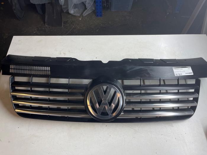 Begagnade Grill Volkswagen Transporter T5 2.5 TDi Pris € 29,99 Marginaltabell erbjuds av JCR Janssen Car Recycling