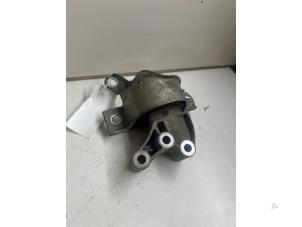 Engine mount from a Fiat 500 (312) 1.2 2012