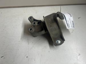 Engine mount from a Fiat 500 (312) 1.2 2012