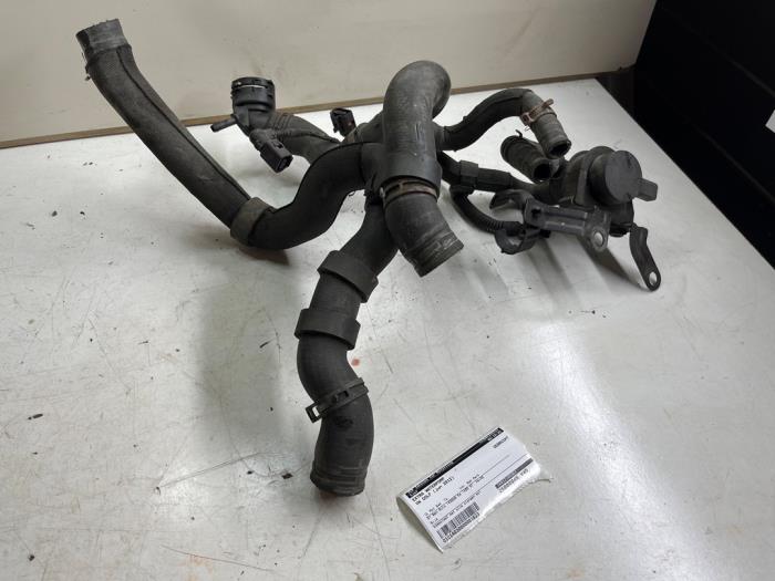 Begagnade Extra vattenpump Volkswagen Golf VI (5K1) 1.4 TSI 160 16V Pris € 35,00 Marginaltabell erbjuds av JCR Janssen Car Recycling