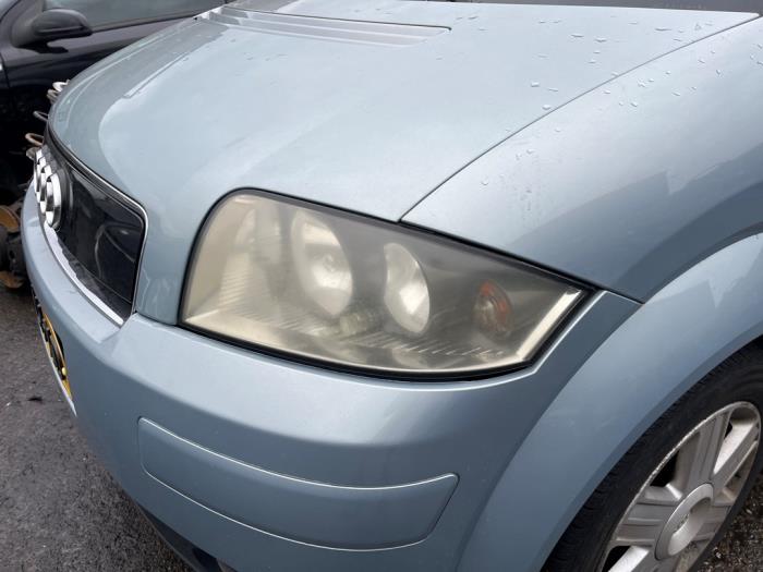 Używane Reflektor lewy Audi A2 (8Z0) 1.4 16V Cena € 30,00 Procedura marży oferowane przez JCR Janssen Car Recycling