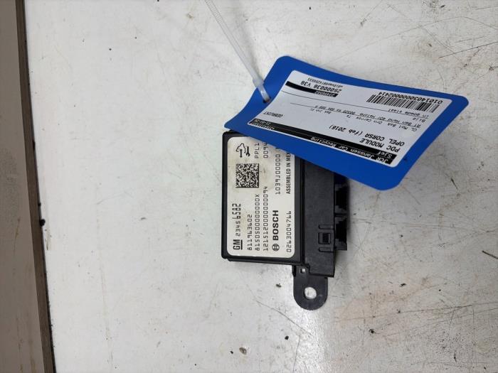 Usados Módulo PDC Opel Corsa E 1.0 SIDI Turbo 12V Precio € 19,95 Norma de margen ofrecido por JCR Janssen Car Recycling