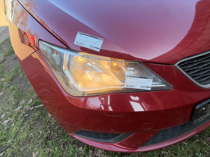 Używane Reflektor lewy Seat Ibiza IV SC (6J1) 1.2 12V Cena € 99,95 Procedura marży oferowane przez JCR Janssen Car Recycling