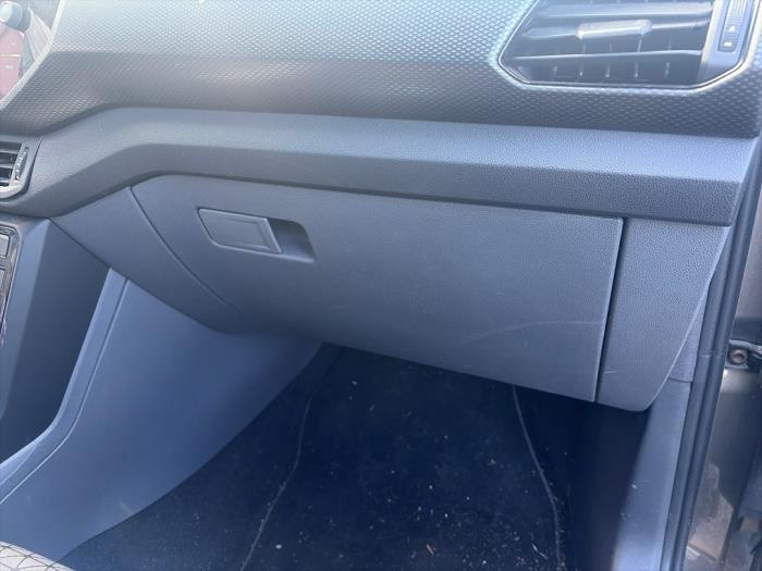 Begagnade Handskfack Volkswagen T-Cross 1.0 TSI 115 12V Pris € 50,00 Marginaltabell erbjuds av JCR Janssen Car Recycling