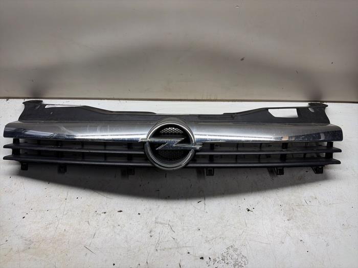 Używane Grill Opel Astra H (L48) 1.8 16V Cena € 24,99 Procedura marży oferowane przez JCR Janssen Car Recycling