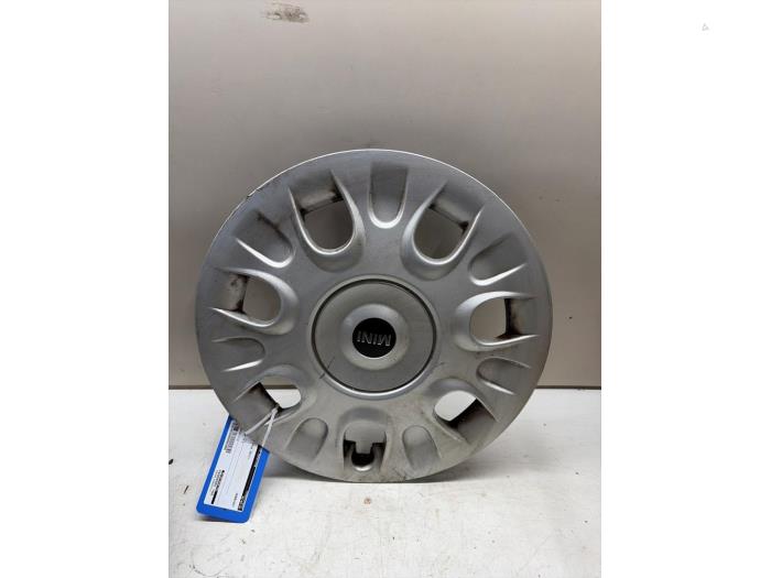 Używane Kolpak Mini Mini (F56) 1.5 12V Cooper Cena € 19,95 Procedura marży oferowane przez JCR Janssen Car Recycling