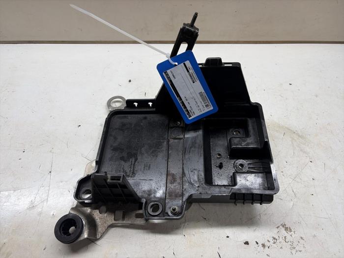 Begagnade Batterilåda Ford Focus 4 Wagon 1.0 Ti-VCT EcoBoost 12V 100 Pris € 19,95 Marginaltabell erbjuds av JCR Janssen Car Recycling