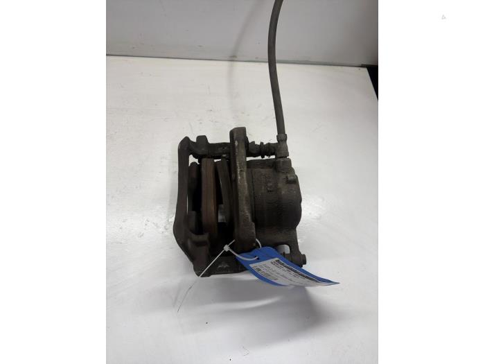 Gebrauchte Bremszange links vorne Mercedes CLA (117.3) 1.6 CLA-180 16V Preis € 19,95 Margenregelung angeboten von JCR Janssen Car Recycling
