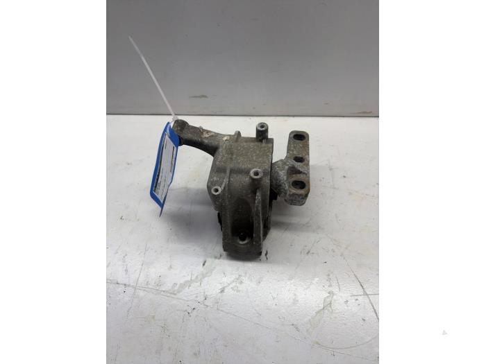Usagé Support moteur Seat Alhambra (7N) 2.0 TDI 16V Prix € 7,50 Règlement à la marge proposé par JCR Janssen Car Recycling