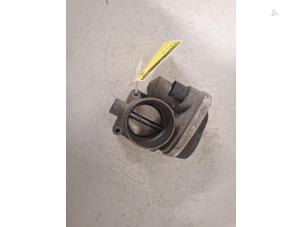 Drosselklappengehäuse van een Volkswagen Golf IV Variant (1J5) 1.6 16V 2002
