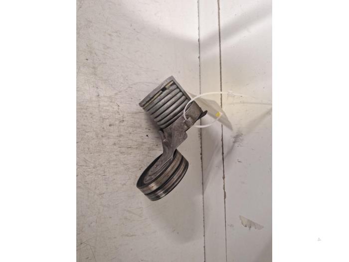 Usados Tensor correa múltiple Volkswagen Golf IV Variant (1J5) 1.6 16V Precio € 20,00 Norma de margen ofrecido por Autodemontagebedrijf W. de Laat