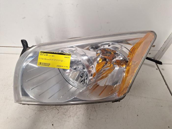 Używane Reflektor lewy Dodge Caliber 1.8 16V Cena € 50,00 Procedura marży oferowane przez Autodemontagebedrijf W. de Laat