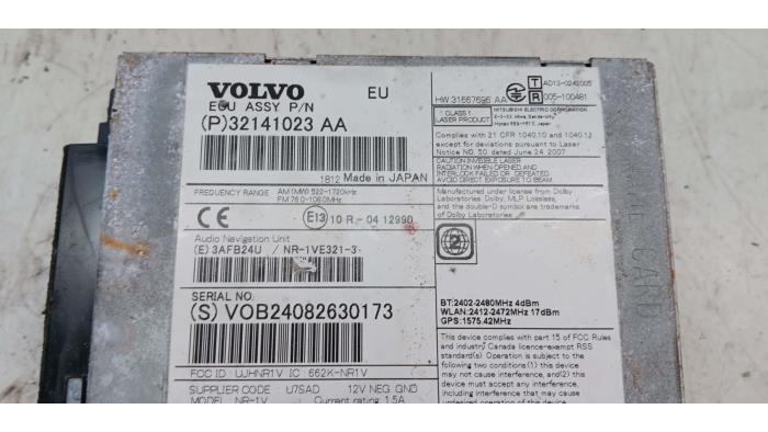 Używane Radio Volvo V40 Cena € 60,50 Z VAT oferowane przez Autos Deknudt SA