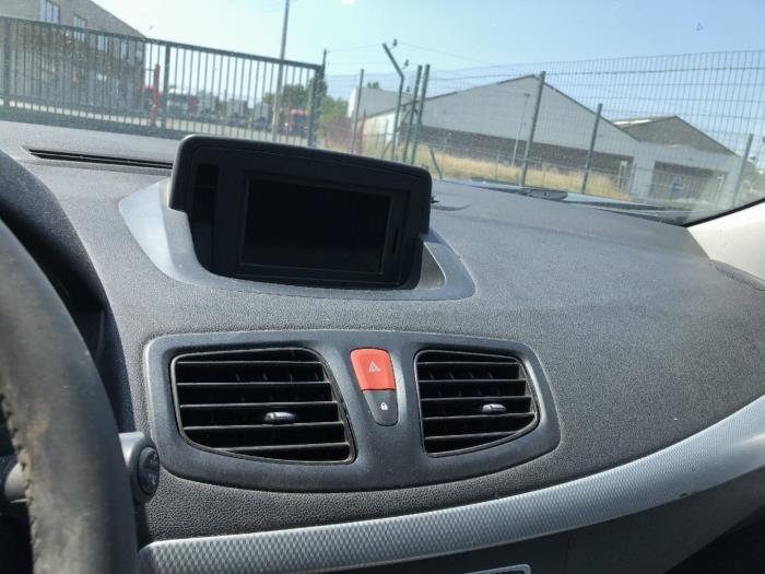 Begagnade Innerdisplay Renault Fluence Pris € 60,50 Inklusive moms erbjuds av Autos Deknudt SA