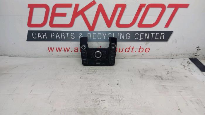Head unit multimedia control