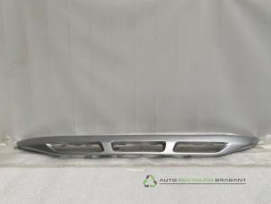 Nuevos Spoiler parachoques delantero Peugeot 3008 II (M4/MC/MJ/MR) 1.2 12V e-THP PureTech 130 Precio € 80,01 IVA incluido ofrecido por Auto Recycling Brabant