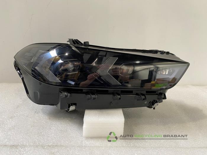 Używane Reflektor prawy BMW X5 (G05) M60i xDrive 4.4i V8 32V Mild Hybrid Cena € 1.150,00 Procedura marży oferowane przez Auto Recycling Brabant
