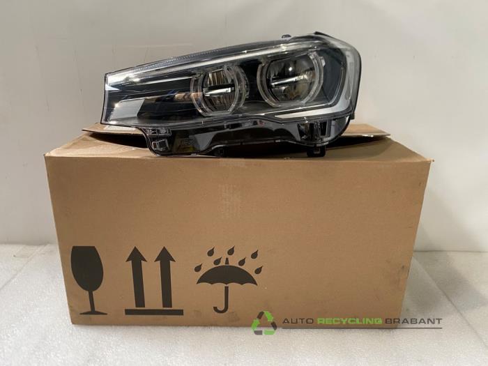 Używane Reflektor lewy BMW X3 (F25) xDrive30d 24V Cena € 1.100,00 Z VAT oferowane przez Auto Recycling Brabant