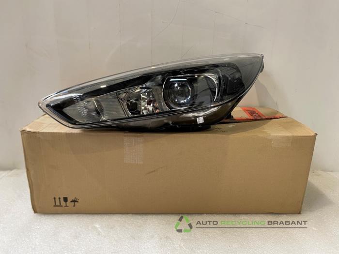 Używane Reflektor lewy Ford Focus 3 1.0 Ti-VCT EcoBoost 12V 100 Cena € 850,00 Z VAT oferowane przez Auto Recycling Brabant