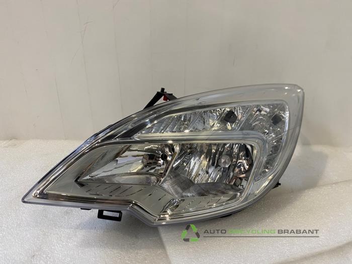 Używane Reflektor lewy Opel Meriva Mk.II 1.3 CDTI 16V Cena € 120,00 Z VAT oferowane przez Auto Recycling Brabant