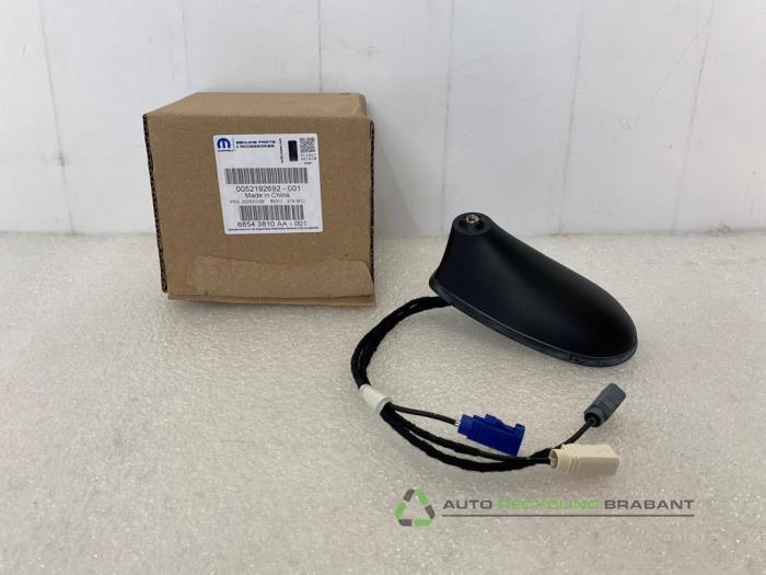 Nowe Antena Jeep Renegade (BU) Cena € 85,00 Z VAT oferowane przez Auto Recycling Brabant