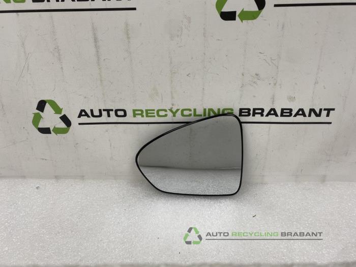 Używane Szyba lusterka lewego Fiat Tipo Cena € 19,99 Z VAT oferowane przez Auto Recycling Brabant