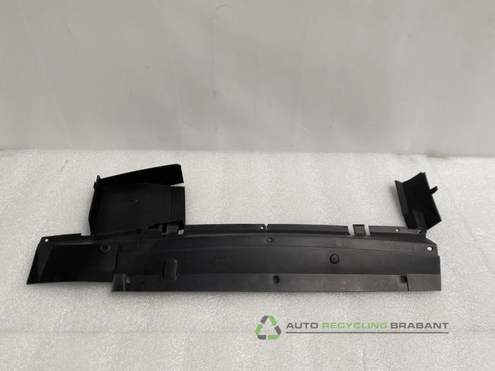 Begagnade Hasplåt Renault Kangoo Pris € 45,00 Inklusive moms erbjuds av Auto Recycling Brabant