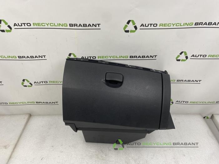 Begagnade Instrumentbräda Renault Clio Pris € 25,00 Marginaltabell erbjuds av Auto Recycling Brabant