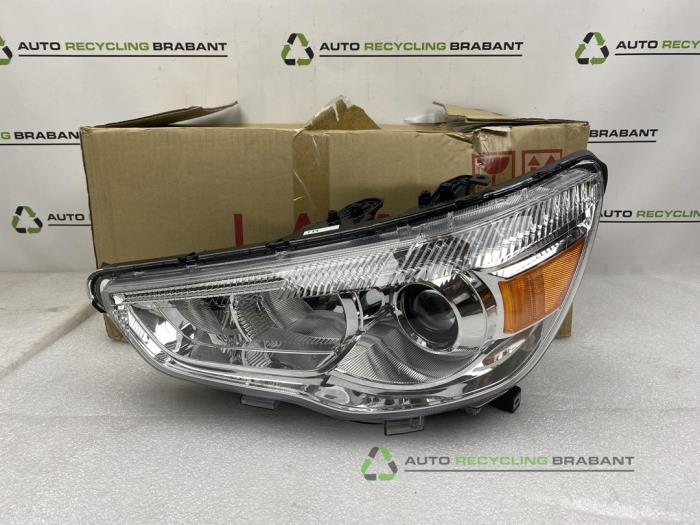 Używane Reflektor lewy Mitsubishi ASX Cena € 175,00 Z VAT oferowane przez Auto Recycling Brabant