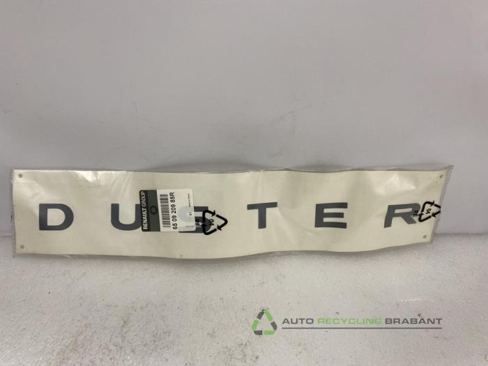 Begagnade Emblem Dacia Duster Pris € 34,99 Inklusive moms erbjuds av Auto Recycling Brabant